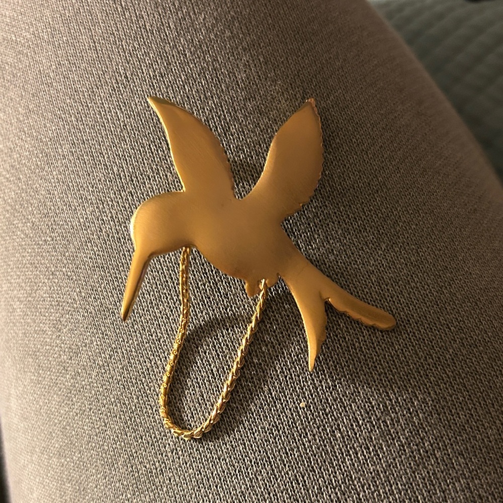 Gold Hummingbird Brooch with Chain - Picture 3 of 3